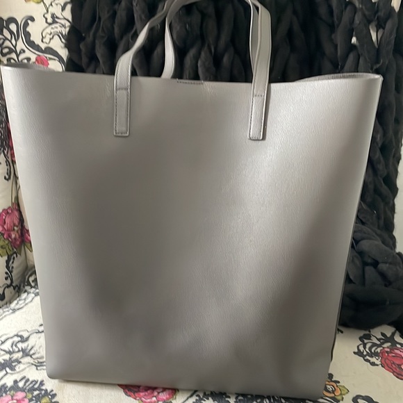 SHOPPING SAINT LAURENT N/S IN SUPPLE LEATHER - Picture 2 of 6